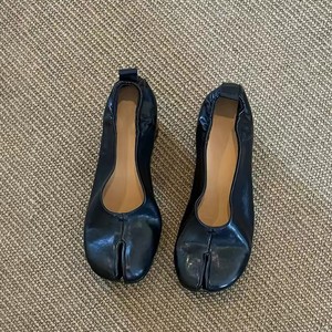 Zapatos de tacón alto retro con punta dividida para mujer 2026, elegantes, de tacón bajo y bloque, versátiles para uso diario, calzado de moda casual. - Product Image 3