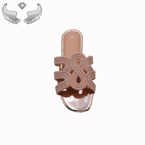 Sandalias o Pantuflas de Mujer Ligeras y Elegantes con Diseño Hueco Brillante de Alta Calidad, Marca Privada - Product Image 5