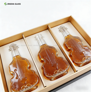 Bouteilles <span class=keywords><strong>de</strong></span> gin, <span class=keywords><strong>rhum</strong></span>, whisky, tequila et brandy en forme <span class=keywords><strong>de</strong></span> violon <span class=keywords><strong>de</strong></span> 100 ml avec logo personnalisé au design unique pour coffrets cadeaux d'alcool - Product Image 3