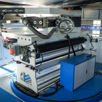 Machine de co-extrusion à trois couches ABC à tête fixe pour film haute barrière avec rotation horizontale ascendante