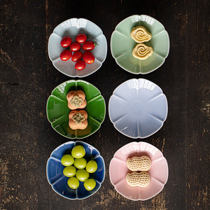 Assiette à fruits en céramique en forme de fleur, plat à dessert haut en porcelaine pour le thé, les collations et les présentations de mariage - Product Image 3
