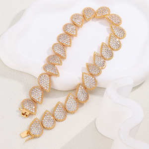 Collana Hip-hop in Ottone Placcato Oro Ispirata ai Serpenti con Zirconi Centrali per un Look Alla Moda - Product Image 2