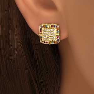 Pendientes Cuadrados Personalizados de Oro de 18K con Circonita Cúbica Arcoíris 3A para Mujer - Product Image 3
