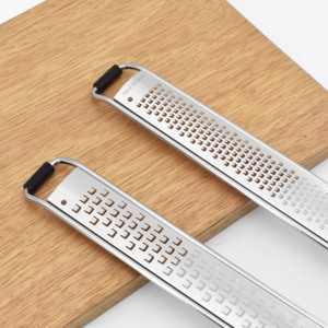 Accessoires de cuisine, <span class=keywords><strong>râpe</strong></span> <span class=keywords><strong>à</strong></span> <span class=keywords><strong>fromage</strong></span> manuelle en acier inoxydable 304, avec différentes tailles, adaptée aux foyers et aux restaurants, trancheuse <span class=keywords><strong>à</strong></span> <span class=keywords><strong>fromage</strong></span> - Product Image 4