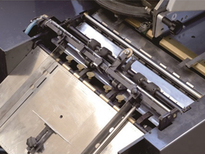 Nouvelle machine <span class=keywords><strong>de</strong></span> reliure automatique ROMAN à prix d'usine avec PLC et moteur 380V, machine <span class=keywords><strong>de</strong></span> fabrication <span class=keywords><strong>de</strong></span> livres haute capacité - Product Image 4