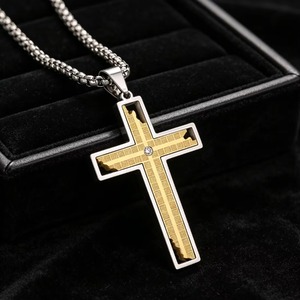 Collar con Colgante de Cruz Moderno con Circonitas Cúbicas en el Centro, en Oro, Plata y Negro, de Acero Inoxidable, Resistente al Agua, Joyería Religiosa Cristiana - Product Image 5