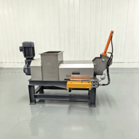 Industriële geavanceerde automatische enkelvoudige schroefontwateringsmachine voor fruit sap extractie, gebruikt in de fruit sapverwerkingslijn