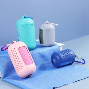 Serviette rafraîchissante à carreaux pour la gym, imprimée, avec étui en silicone portable, logo personnalisé, séchage rapide, en microfibre, pour le sport et l'extérieur - Product Image 1