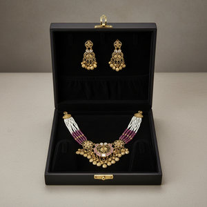 Ensemble collier ras-de-cou en or de créateur avec perles roses et boucles d'oreilles pendantes imposantes, collection nuptiale - Product Image 3