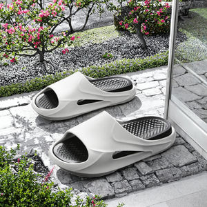 Chanclas de Verano para Hombre, Diseño Simple con Suelas Gruesas Antideslizantes, Plantilla Suave de EVA para Deportes al Aire Libre y Uso en la Playa - Product Image 3