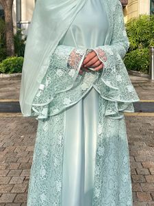 Sharut批发伊斯兰开斋节迪拜卡夫坦奢华派对礼服优雅穆斯林女装缎面微光蕾丝Abaya两件套 - Product Image 2