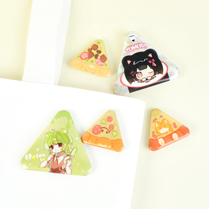 Pin Tombol Segitiga Glitter Kustom Vograce - Product Image 1