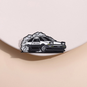 Broche de metal minimalista con forma de coche inspirado en películas, insignia decorativa para ropa, venta al por mayor - Product Image 3
