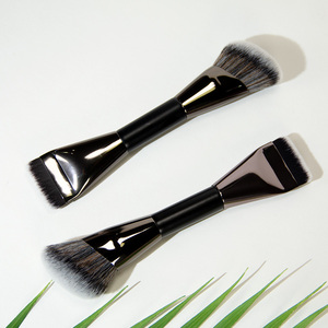 Brocha de Maquillaje 2 en 1 de Pelo Sintético con Mango de Madera, Doble Punta, para Base y Colorete - Product Image 1