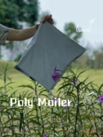 L'extérieur de gros est blanc à l'intérieur est noir imperméable nouveau matériel affranchissement sac de livraison de colis couleur-emballé sac de courrier