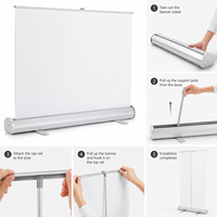 Support de bannière déroulante avec barre de maintien graphique horizontale