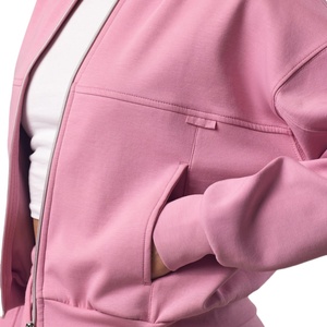 Blouson Bomber Femme de Luxe Imprimé Matelassé Imperméable Tricoté Haut de Gamme OEM avec Logo Personnalisé et Broderie Grande Taille pour l'Automne - Product Image 4