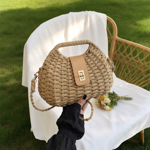 Bolso Tote de Paja Tejido a Mano, Cierre de Cuero, Bolso Versátil para Playa, Viajes y Uso Diario - Product Image 3