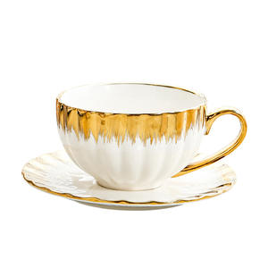 Juego de taza y platillo de cerámica con borde dorado nórdico, tazas de té inglesas europeas pequeñas de lujo para el hogar - Product Image 1