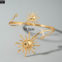 Bracelet de bras bohème en métal avec papillon et feuille pour femme, ajustable, avec pendentif à sequins et breloque à pompon, manchette de bras, bijou de corps