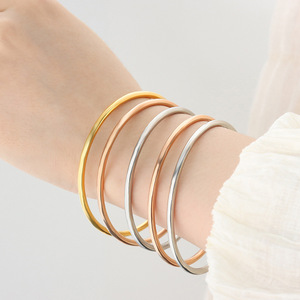 Vàng Cổ Điển Thép Không Gỉ Vòng Bangles <span class=keywords><strong>Set</strong></span> Thiết Kế Đồng Bằng Cho Nam Giới Và Phụ Nữ Trẻ Em Của Vòng Đeo Tay Món Quà Christian Tôn Giáo 18K - Product Image 4