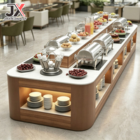 Comptoir de buffet sur mesure, texture bois, vitrine de présentation pour la restauration, station de service alimentaire multi-stations pour hall d'hôtel, restaurant