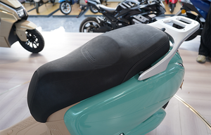CKD SKD 12 pouces Style rétro cyclomoteur électrique 1100/1300W 60 km/h vitesse meilleur adulte Scooter électrique moto pas cher prix en Chine - Product Image 4