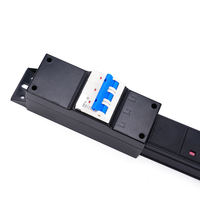 Barre d'alimentation PDU sur rack de taille personnalisée avec disjoncteur et options de prises multiples pour centre de données