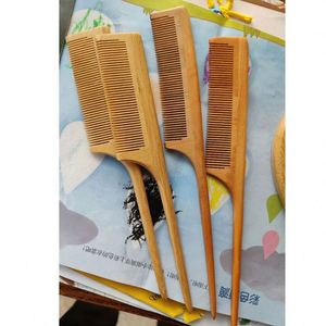 Peine de madera artesanal con dientes finos para desenredar el cabello - Product Image 6