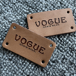 Logo en relief en relief personnalisé étiquettes à repasser sur bagages en cuir PU à coudre sur une étiquette en faux cuir avec oeillet pour vêtements - Product Image 3