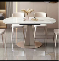 Table à manger avec surface facile à nettoyer et montage facile