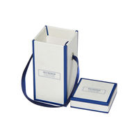 Boîte cadeau rigide personnalisée en papier blanc ivoire avec couvercle et base, impression offset, avec poignée en ruban pour roses et fleurs
