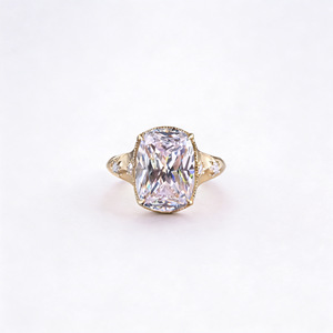Anillo <span class=keywords><strong>de</strong></span> Compromiso <span class=keywords><strong>de</strong></span> Plata S925 con Baño <span class=keywords><strong>de</strong></span> Oro <span class=keywords><strong>de</strong></span> 18k y Diamante Moissanita Corte Cojín Alargado <span class=keywords><strong>de</strong></span> 10ct, Color D, Claridad VVS1, Certificado GRA, para Propuesta - Product Image 3