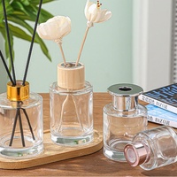 Diffuseur de parfum cylindrique rond personnalisable en verre – Élégant ornement de bureau pour la décoration de chambre et de salle de bain