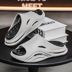 รองเท้าแตะลำลองผู้ชายแบบหนาพื้นหนา สไตล์ใหม่ สำหรับฤดูร้อน รองเท้าแตะชายหาดทันสมัยสำหรับกิจกรรมกลางแจ้ง รองเท้าสลิปเปอร์ผู้ชาย สไตล์อินเทรนด์ - Product Image 3