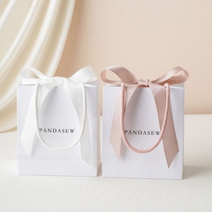 Sacs en papier cadeau blancs personnalisés avec logo PandaSew, avec ruban et poignée en kraft, sac en papier pour le shopping - Product Image 2