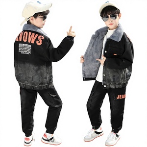 Completo da Bambino Primavera/Autunno 2026 <span class=keywords><strong>Elegante</strong></span> Set Due Pezzi in Denim con Blocchi di Colore e Pelliccia di Coniglio per Bambini Più Grandi - Outfit Alla Moda - Product Image 1