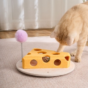 Nuevo juguete de caja de juego de rompecabezas de gato hecho <span class=keywords><strong>en</strong></span> <span class=keywords><strong>fieltro</strong></span> <span class=keywords><strong>en</strong></span> forma de queso con campana y Palo de juguete para gatos para aliviar el aburrimiento de los gatos producto para mascotas - Product Image 4