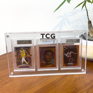 Estuche de exhibición de tarjetas de comercio <span class=keywords><strong>clasificado</strong></span> acrílico personalizado TCG 3 ranuras acrílico deportes béisbol tarjetas SGC/CGC soporte para estante - Product Image 4