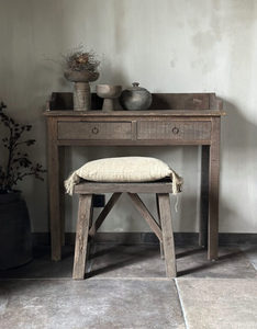 Table d'appoint en bois massif de designer, table de chevet artisanale haut de gamme pour salon, chambre, salle de séjour et resort - Product Image 3
