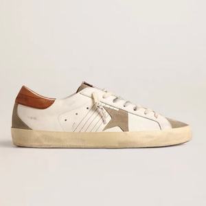 Zapatos deportivos de diseño sencillo con forma de estrella de cinco puntas, antibacterianos y que absorben los impactos. Zapatos deportivos populares de estilo básico. - Product Image 4