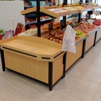 Étagères et présentoirs personnalisés modernes en acier et bois avec éclairage LED, écologiques, étanches et robustes pour supermarchés