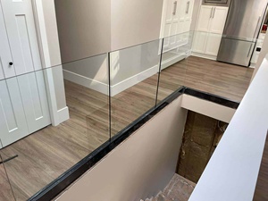 Sistema di Ringhiera per <span class=keywords><strong>Balcone</strong></span> in Alluminio Verniciato a Polvere di Grado Commerciale con Pannelli in Vetro, Moderno e Lussuoso per Esterni, Hotel e Appartamenti - Product Image 1