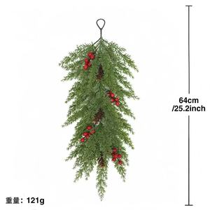 Guirlande murale de Noël artificielle Xianglin avec aiguilles de pin, baies rouges et cônes pour la décoration des fêtes - Product Image 5