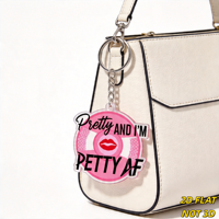 Porte-clés en acrylique Pretty and I'm Petty AF Lèvres Roses, Accessoire Sassy Girl Boss pour Clés, Sacs, Sacs à Dos, Cadeau Amusant pour Ados