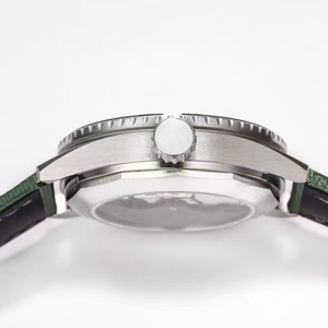 Reloj de Hombre con Esfera Verde, Bisel de Cerámica con Cristal de Zafiro, Resistente al Agua hasta 300 m, Caja de Acero Cepillado, Correa de Tela Verde, MOQ Bajo, Gran Venta - Product Image 5