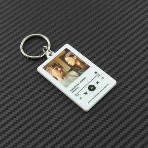 <span class=keywords><strong>Llavero</strong></span> Musical Novedoso al por Mayor, <span class=keywords><strong>Llavero</strong></span> de Música de Amor para San Valentín, Cumpleaños, Boda, Llaveros Acrílicos Personalizados con Diseño de Álbum - Product Image 4