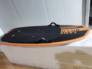 Planche de surf hydroptère électrique <span class=keywords><strong>super</strong></span> cool avec différentes tailles pour différents niveaux de surfeur Tame Billow E Foil Board - Product Image 3