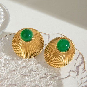 Boucles d'oreilles en acier inoxydable de style rétro européen américain, motif géométrique doré, agate verte, clous en fil, bijoux en perles - Product Image 4