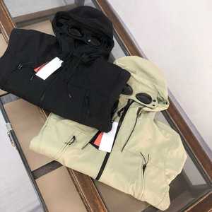 Nouvelle veste de sport 2026 tendance pour homme, coupe ample, à capuche, imperméable et coupe-vent, avec protection oculaire, idéale pour l'extérieur. - Product Image 3